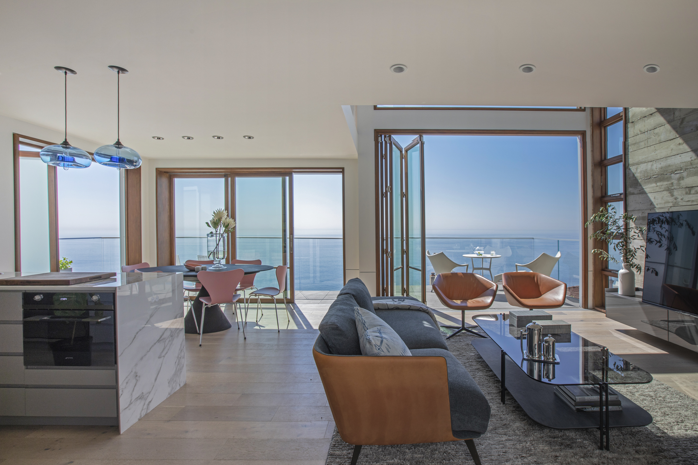 Modern oceanfront luxury home in Laguna Beach with floor-to-ceiling glass and Pacific views